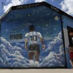 Maradona un anno dopo. Tra film statue e rivelazioni choc