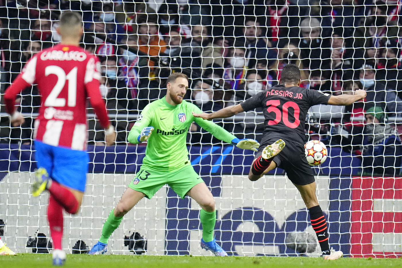 Champions, impresa Milan a Madrid. Atletico ko e sogno ottavi ancora vivo