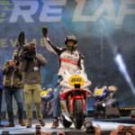 MotoGp, Rossi saluta tifosi all’Eicma: “Da neo papà non mi annoierò”