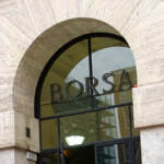 Borsa, l’analisi sul calo delle banche: “Pesa anche la paura in arrivo dagli States”