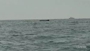 Migranti: 27 morti in naufragio nella Manica, il gommone vuoto in mezzo al mare