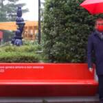 Violenza donne: a Milano inaugurata una nuova panchina rossa