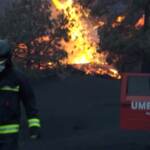 La Palma, nuovo flusso di lava dal vulcano Cumbre Vieja