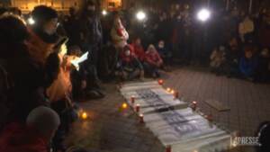 Calais, omaggio ai migranti morti nel naufragio
