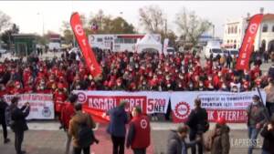 Turchia, a Istanbul in piazza contro il governo per la crisi economica