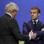 Migranti: tensioni tra Macron e Johnson dopo il naufragio nella Manica