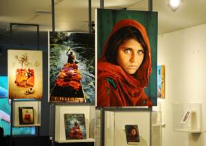 Afghanistan, a Roma la ‘ragazza simbolo’ Sharbat Gula. Su Rai 3 il documentario