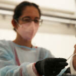 Covid, ministero della Salute a Regioni: “Rafforzare tracciamento per variante Omicron”