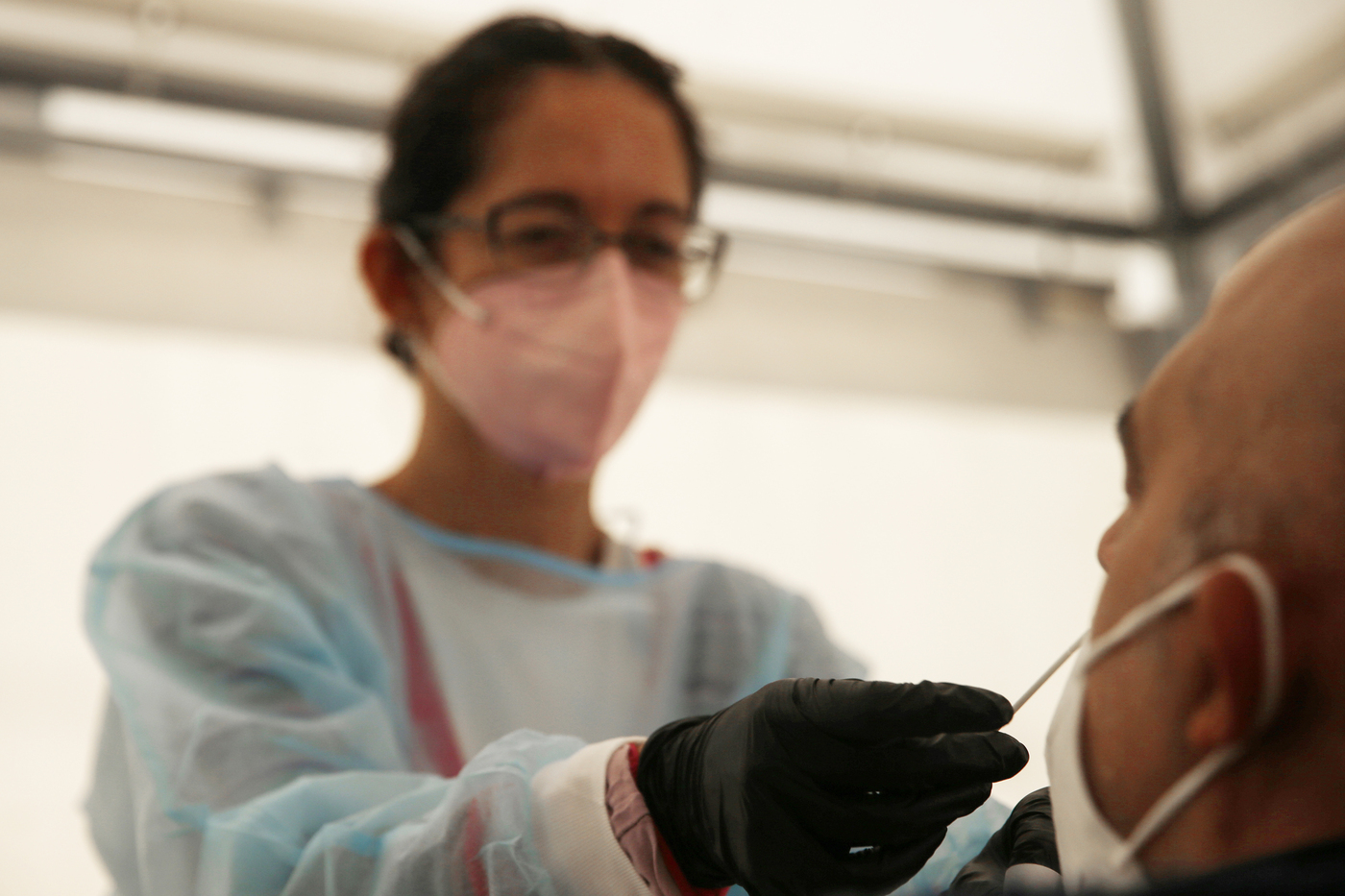 Covid, ministero della Salute a Regioni: “Rafforzare tracciamento per variante Omicron” Covid, ministero della Salute a Regioni: “Rafforzare tracciamento per variante Omicron”