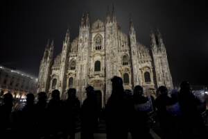 Milano, manifestazione No Greenpass in Piazza Duomo