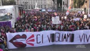 Roma, in migliaia al corteo di ‘Non una di meno’
