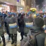 No Green Pass a Milano, tensioni tra manifestanti e polizia in via Torino