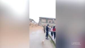 Terremoto Perù, le persone in strada dopo la scossa: avvertita a 800 km di distanza