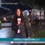 Calcio: giornalista sportiva molestata da tifosi mentre è in diretta tv. Il conduttore: “Non te la prendere”