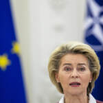 Von der Leyen: “Con Omicron è corsa contro il tempo”. La Svizzera vota ‘sì’ al green pass