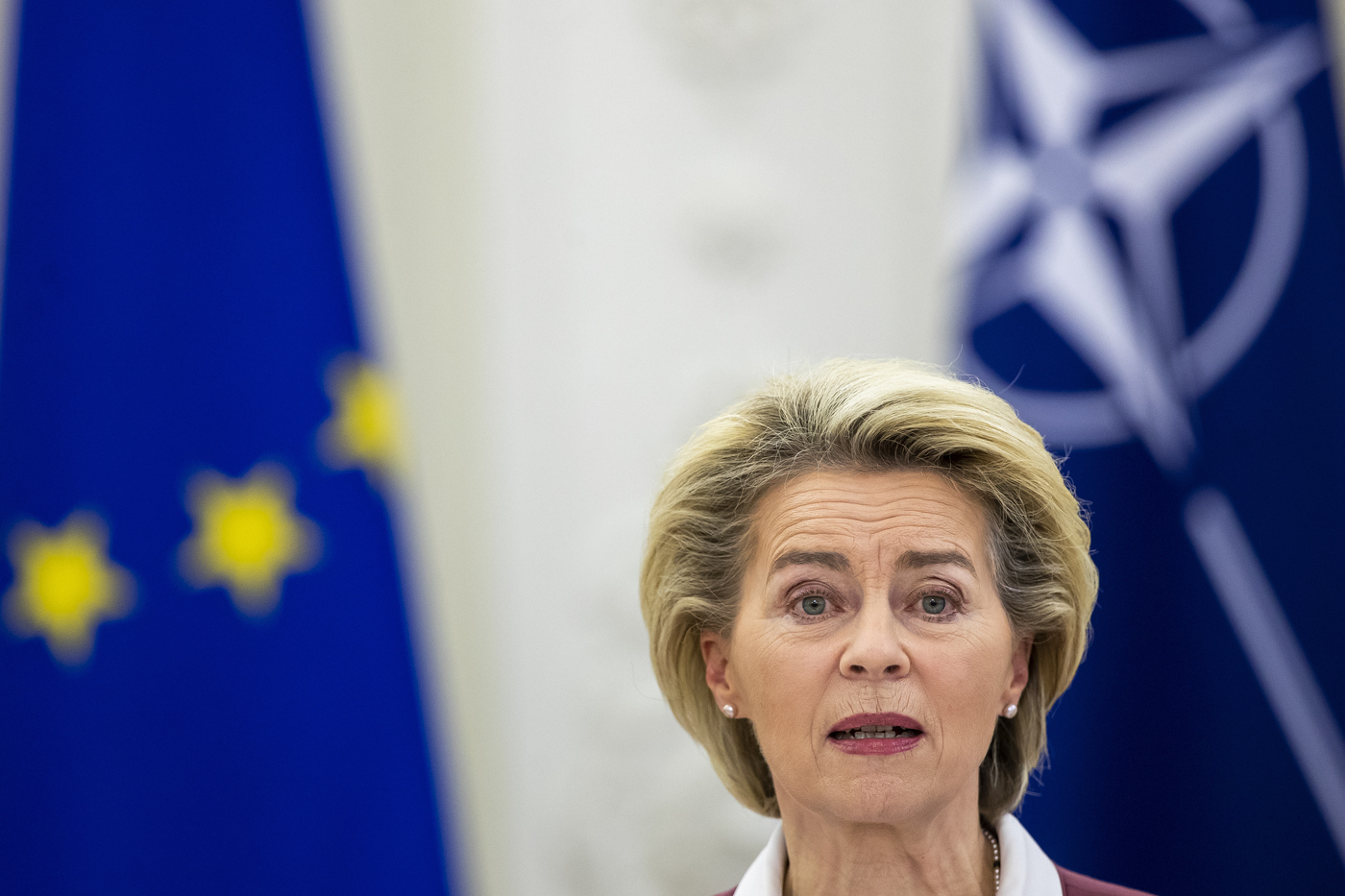 Von der Leyen: “Con Omicron è corsa contro il tempo”. La Svizzera vota ‘sì’ al green pass