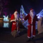 Berlino: gruppo di Babbi Natale distribuisce regali ai bambini