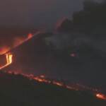 Canarie, un’altra notte illuminata dalle eruzioni del Cumbre Vieja