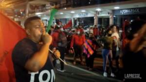 Honduras, i castristi festeggiano per le strade di Tegucigalpa