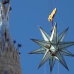 Barcellona, una stella a 12 punte da 5 tonnellate posizionata sulla Sagrada Familia