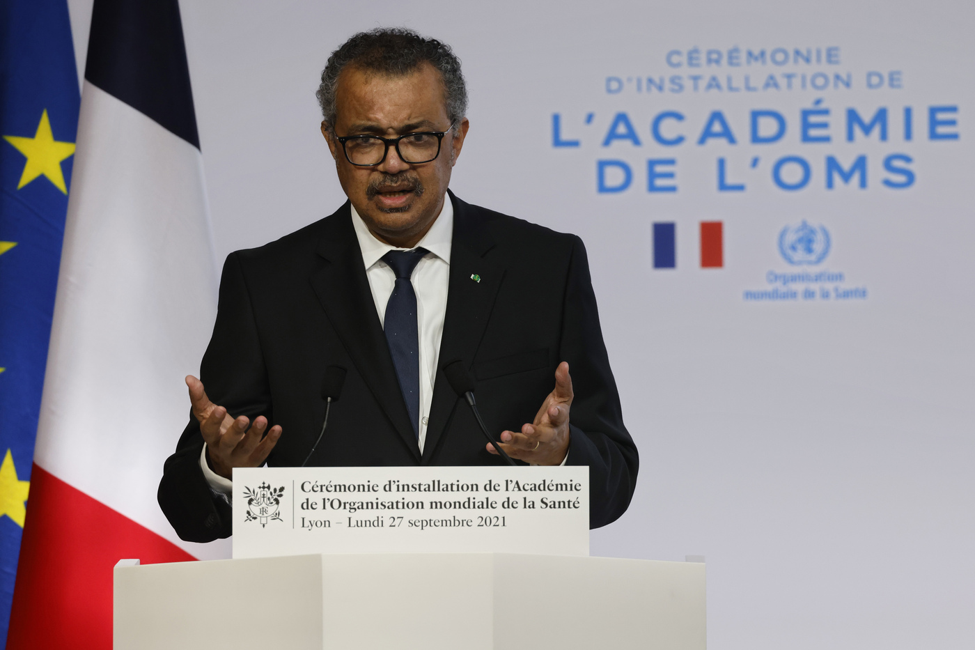 Oms: “Rischi molto alti da variante Omicron”