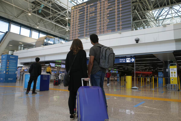 Coronavirus, viaggi e turismo in aumento nella prima settimana senza i cinque giorni di quarantena