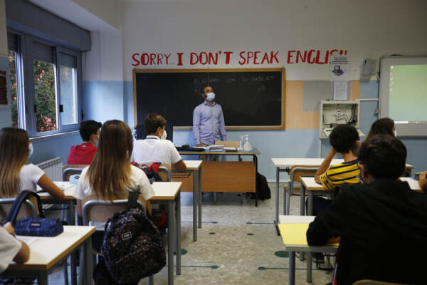 Primo giorno di scuola con il controllo del Green Pass