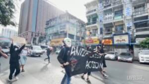 Myanmar, protesta a Yangon prima del verdetto su Aung San Suu Kyi