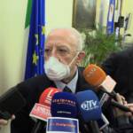 Dad, De Luca: “Io favorevole? È una idiozia, nel Paese si parla a capocchia”