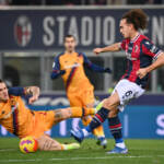 La Roma cade a Bologna, Svanberg fa volare Mihajlovic. Abraham salta Inter