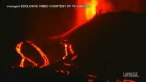 Canarie, le spettacolari immagini notturne del Cumbre Vieja