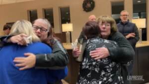 Usa, veglia e preghiera per le tre vittime della sparatoria nella scuola in Michigan