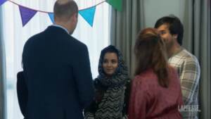 Il principe William incontra alcuni rifugiati afghani accolti dal Regno Unito