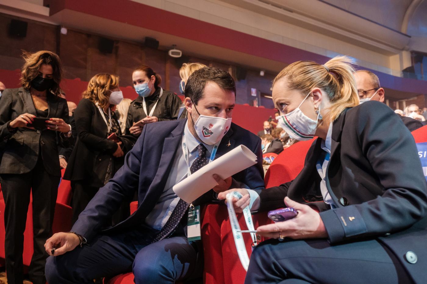 Manovra, Meloni: “Dialogo o opposizione dura”. Salvini annuncia vertice del centrodestra per linea comune