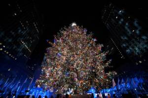 Accensione luci del gigantesco albero di Natale di Rockfeller Center a New York