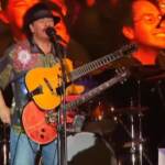 Carlos Santana cancella i suoi concerti: operato al cuore