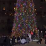 Usa, Nancy Pelosi accede l’albero di Natale di Capitol Hill