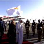 Papa Francesco sbarca a Cipro, inizia il suo 35esimo viaggio all’estero