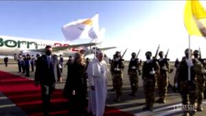 Papa Francesco sbarca a Cipro, inizia il suo 35esimo viaggio all’estero