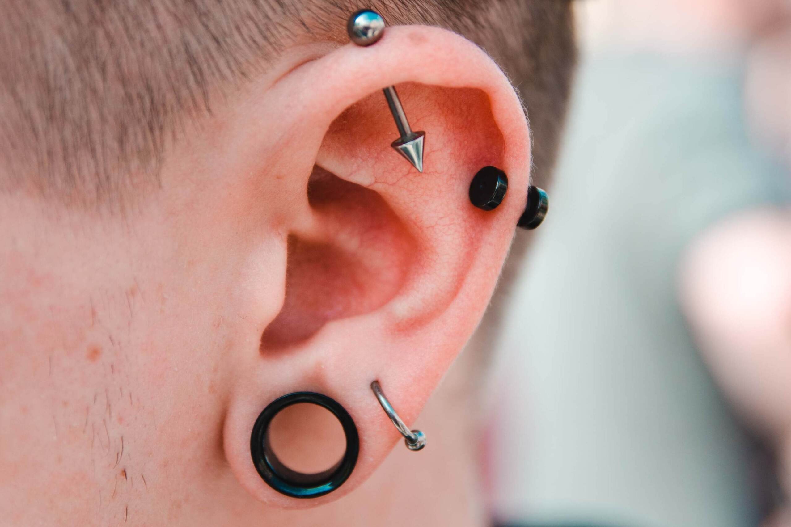 Nuoro: ‘sciopero del piercing’ prosegue. La Preside cede su ricreazione ma conferma la stretta Nuoro: ‘sciopero del piercing’ prosegue. La Preside cede su ricreazione ma conferma la stretta