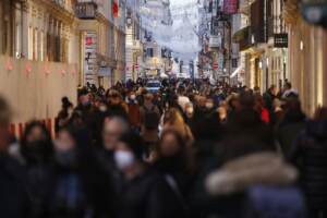 Covid Roma, verso obbligo mascherine all'aperto