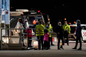 L'arrivo di Eitan Biran all'aeroporto di Bergamo Orio al Serio