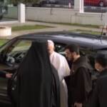 Papa a Cipro, Francesco accolto dall’arcivescovo ortodosso Chrysostomos