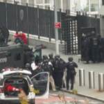 Usa, uomo armato davanti alla sede Onu di New York: il momento dell’arresto