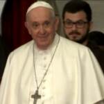 Migranti, Papa Francesco: “Non sono turisti, sono bloccati da filo spinato”