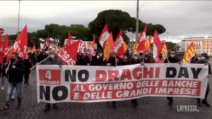 A Roma è ‘No Draghi Day’: in 2mila scendono in piazza contro il governo