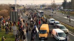 Serbia, proteste contro multinazionale Rio Tinto: tensioni tra manifestanti