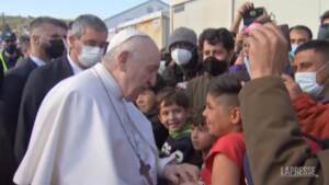 Grecia, l’arrivo del Papa a Lesbo