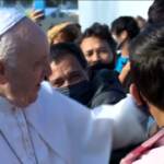 Lesbo, il Papa incontra i migranti nel campo di Mitilene