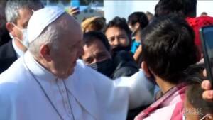 Lesbo, il Papa incontra i migranti nel campo di Mitilene